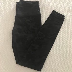 Lululemon high rise wunder under in grey camo